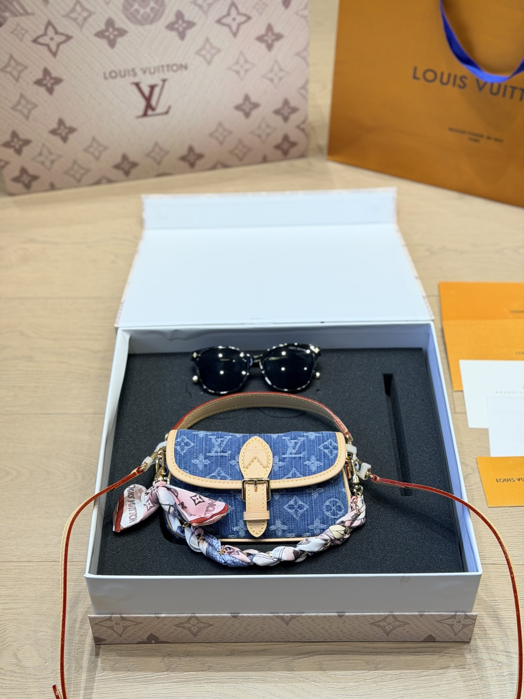 Louis Vuitton LV Cowhide Leather Premium Metal Hardware Gift Box Included